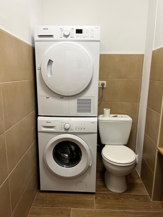 Tirou 5 Centre - Gare - Aeroport Apartment Шарлероа Екстериор снимка