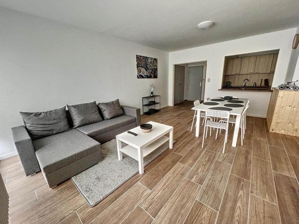 Tirou 5 Centre - Gare - Aeroport Apartment Шарлероа Екстериор снимка