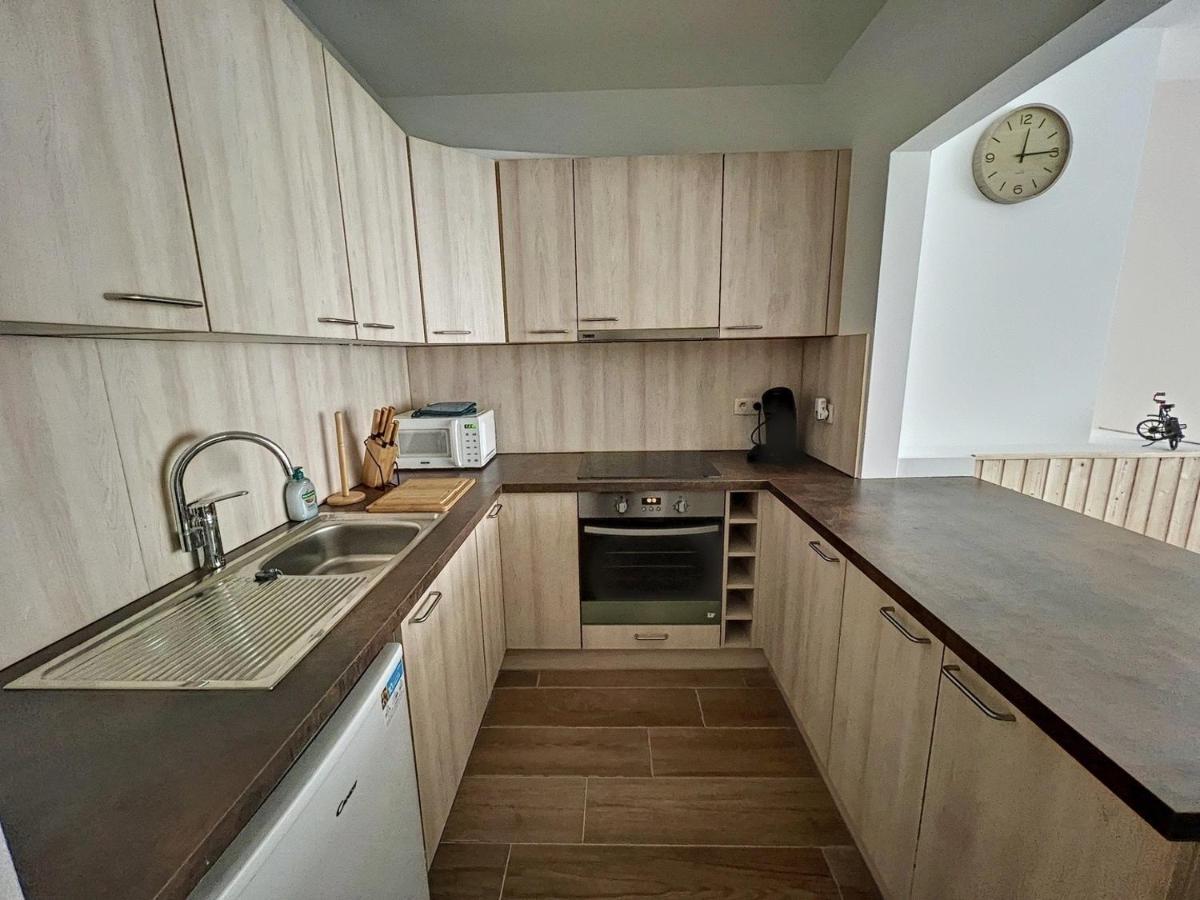 Tirou 5 Centre - Gare - Aeroport Apartment Шарлероа Екстериор снимка