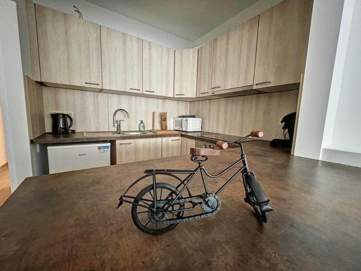 Tirou 5 Centre - Gare - Aeroport Apartment Шарлероа Екстериор снимка
