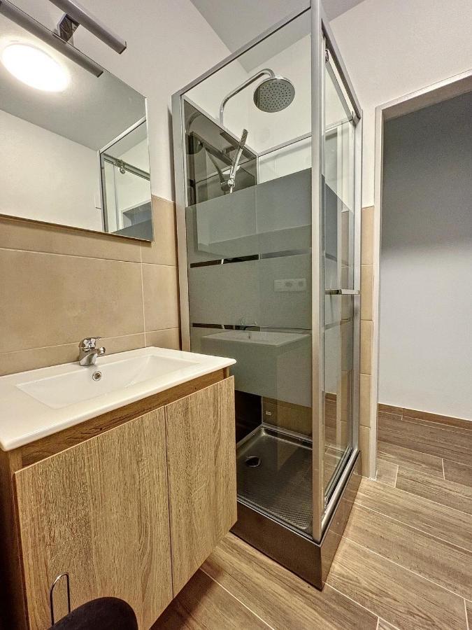 Tirou 5 Centre - Gare - Aeroport Apartment Шарлероа Екстериор снимка